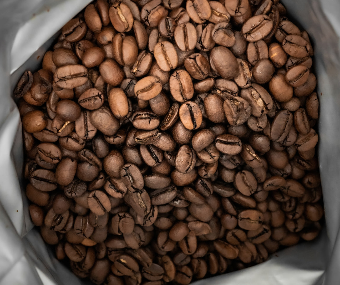 Cafe Ciro, a unique blend of premium two Arabica beans from Brazil, El Salvador, and India. Carefully roasted to draw out the full-bodied flavour of chocolate and caramel, this coffee is perfectly tempered with a controlled sweetness and acidity.